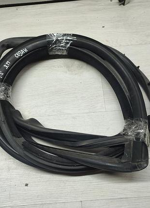 24449536 opel ущільнювач скла задньої правої двері opel vectra...