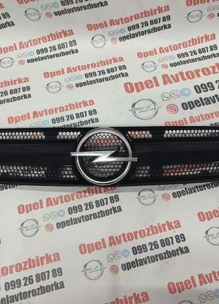 Решітка радіатора 13123491 opel vectra c signum