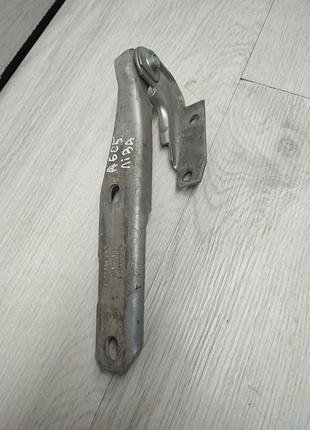 Петля капота ліва ауді а6 ц5 audi a6 c5 4b0823301d