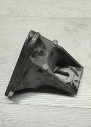 Кронштейн подушки двівуна (б/у) opel omega в 2.0 2.0dti 90539676