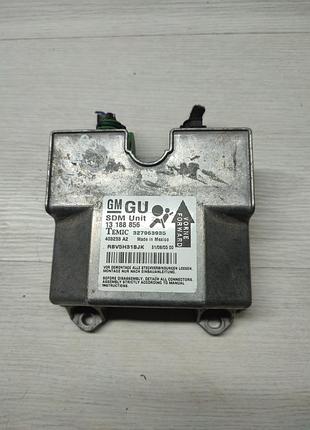 Блок управління airbag opel zafira b 05-11 13188856 327963935