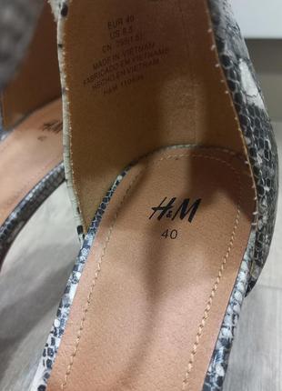 Босоніжки h&m в зміїний принт 40р.3 фото