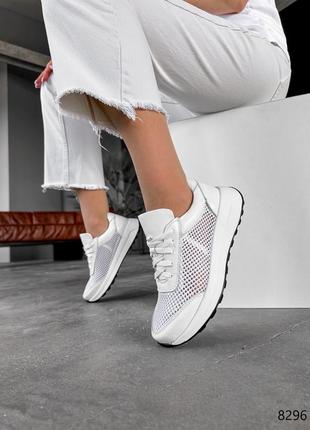 Натуральні шкіряні білі кросівки зі вставками сітки9 фото