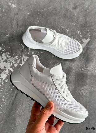 Натуральні шкіряні білі кросівки зі вставками сітки4 фото