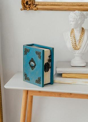 Синя скринька книга з металевим декором  21х16х8 см