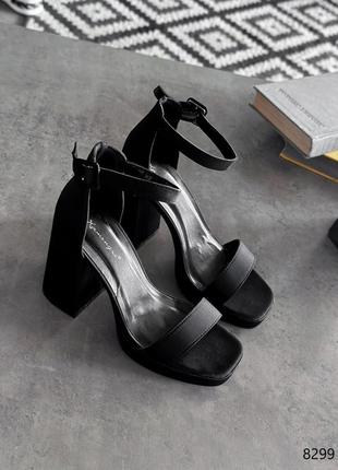 Черные невероятные сатиновые босоножки на каблуке9 фото