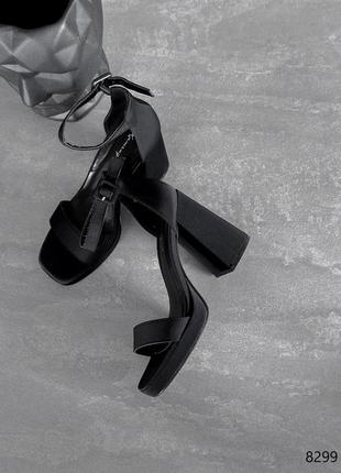 Черные невероятные сатиновые босоножки на каблуке7 фото