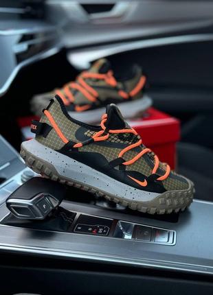 Чоловічі кросівки nike acg mountain fly low khaki orange