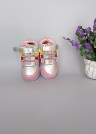 Кросівки на дівчинку з підсвічуванням7 фото