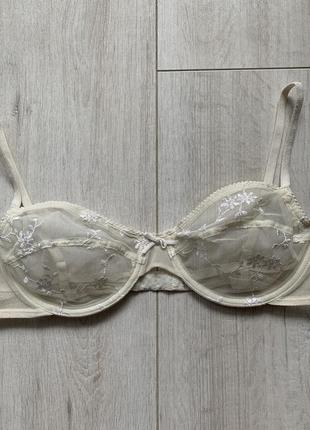 Прозорий бюстгальтер