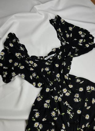 Маленька чорна сукня з ромашками1 фото