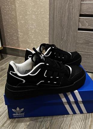 Adidas forum low