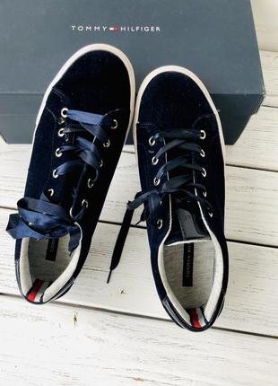 Кроссовки tommy (практически новые)