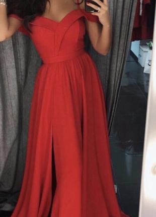 Красное пышное платье1 фото