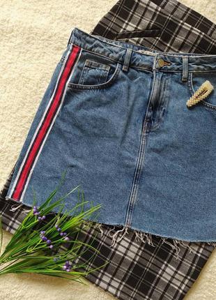 Стильная джинсовая юбка с лампасами2 фото