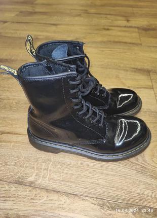 Ботинки dr martens delaney

37 размер