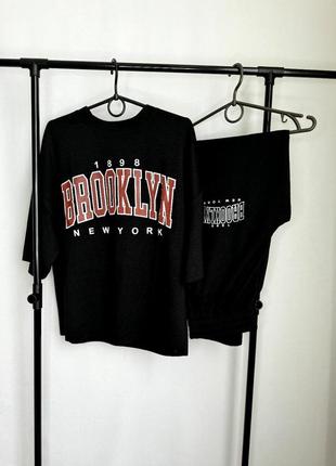 Костюм женский трикотажный brooklyn футболка и джогеры разм.42-521 фото