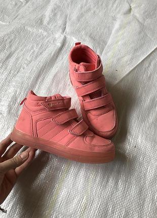 Високі кросівки reserved