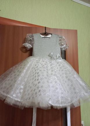 Платье снежинка    для девочки нарядное для праздника2 фото