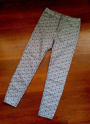 38-40р. цветочные  джинсы с высокой посадкой