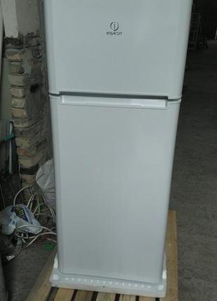 Холодильник indesit tiaa14