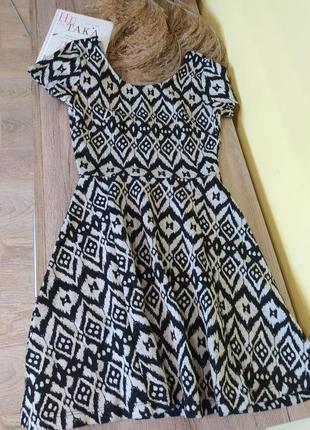 Плаття в етнічний принт