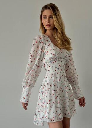 Женское мини платье из шифона с цветочным принтом2 фото