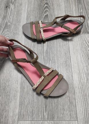 Кожаные, сдобные сандалии босоножки сандалии босоножки clarks 41p1 фото
