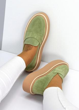 Сучасні яскраві замшеві туфлі лофери колір фісташковий хакі9 фото