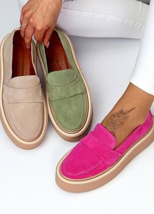 Сучасні яскраві замшеві туфлі лофери колір фісташковий хакі10 фото