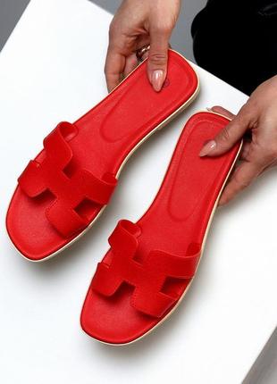 Яскраві червоні фігурні легкі силіконові жіночі шльопанці колі...10 фото