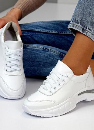 Дизайнерські білі шкіряні жіночі кросівки з натуральною шкірою...