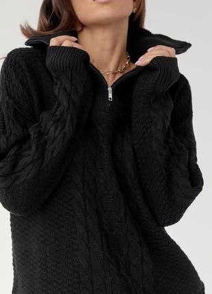 В'язаний светр із косами та коміром на блискавці — чорний колі...4 фото