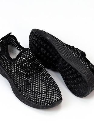Невагомі еластичні жіночі чорні літні повітропроникні кросівки...5 фото