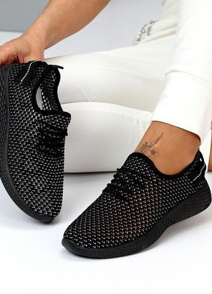 Невагомі еластичні жіночі чорні літні повітропроникні кросівки...7 фото