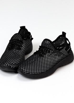 Невагомі еластичні жіночі чорні літні повітропроникні кросівки...8 фото