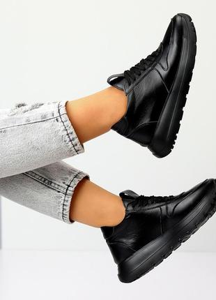 Базові чорні шкіряні жіночі кросівки натуральна шкіра класика6 фото