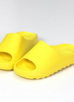 Легкі лимонні жовті жіночі анатомічні шльопанці — стильний мін...10 фото