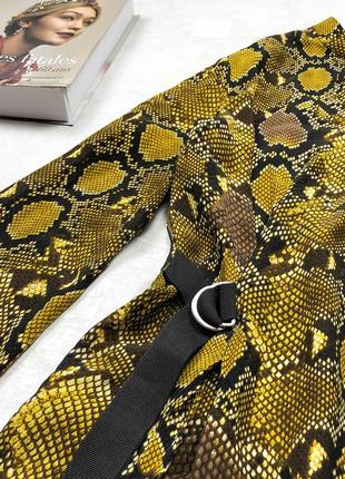 Розкішна сукня zara зміїним принтом надзвичайного крою з корсажною стрічкою та виточками на талії7 фото