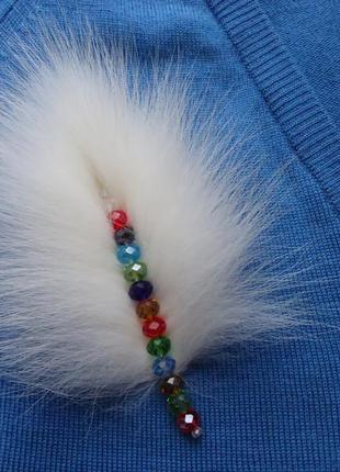 Меховая брошь перышко с хрустальными бусинами. feather brooch black fur with crystal beads.2 фото