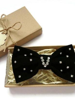 Черный галстук-бабочка из искусственной замши со стразами.  black bow tie fax suede with crystals.4 фото