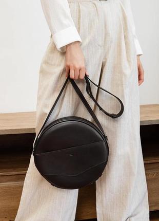 Кожаная женская круглая сумка-рюкзак maxi черная	bn-bag-30-g1 фото