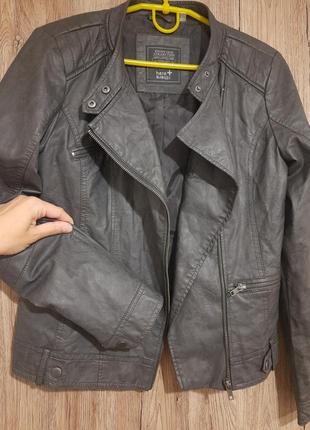 Женская куртка-косуха серого цвета тренд сезона2 фото