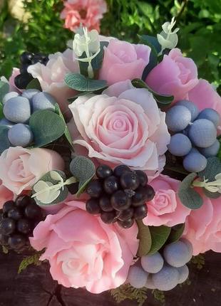 Букет "розы с черноплодной рябиной"5 фото