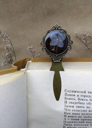 Закладка для книги. сухоцветы. цветы в смоле. гортензия2 фото