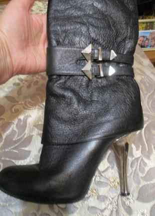 Шикарні фірмові чобітки