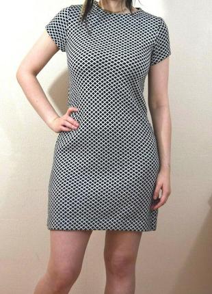 Тепле в'язане плаття в геометричний принт zara