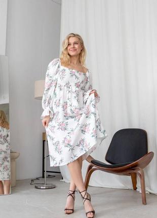 Платье белое в цветочный принт