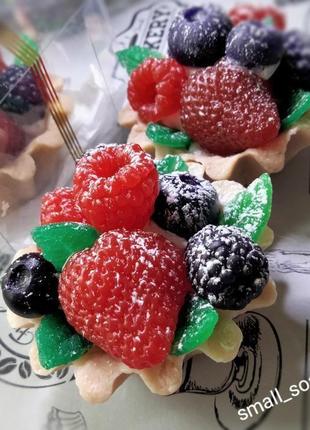 Мило тарталетка з ягодами