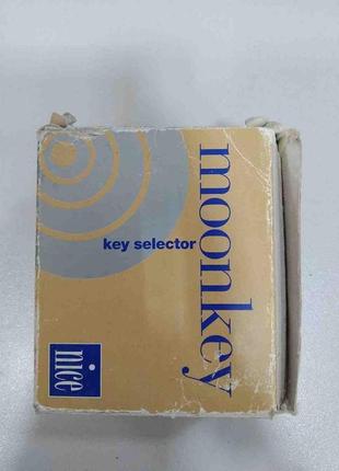 Замки та фурнітура б/в nice mose key selector with 2 keys